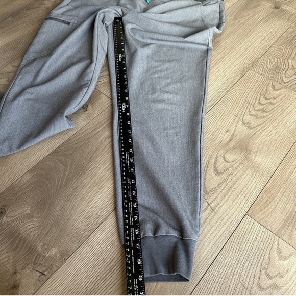 NWOT FIGS Womens Gray Zamora High Waisted Jogger Scrub Pants size L - Picture 13 of 13